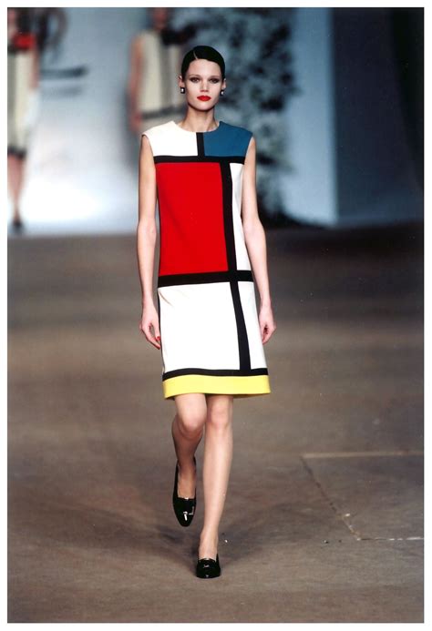 yves saint laurent abiti anni 60|Yves Saint Laurent e Mondrian, il celebre passo dell’anti.